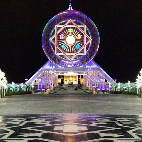 Roda Gigante na capital do Turcomenistão