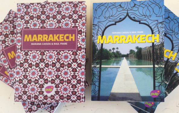 O guia MARRAKECH tem duas capas diferentes. Na verdade, a versão mosaico é uma sobrecapa.